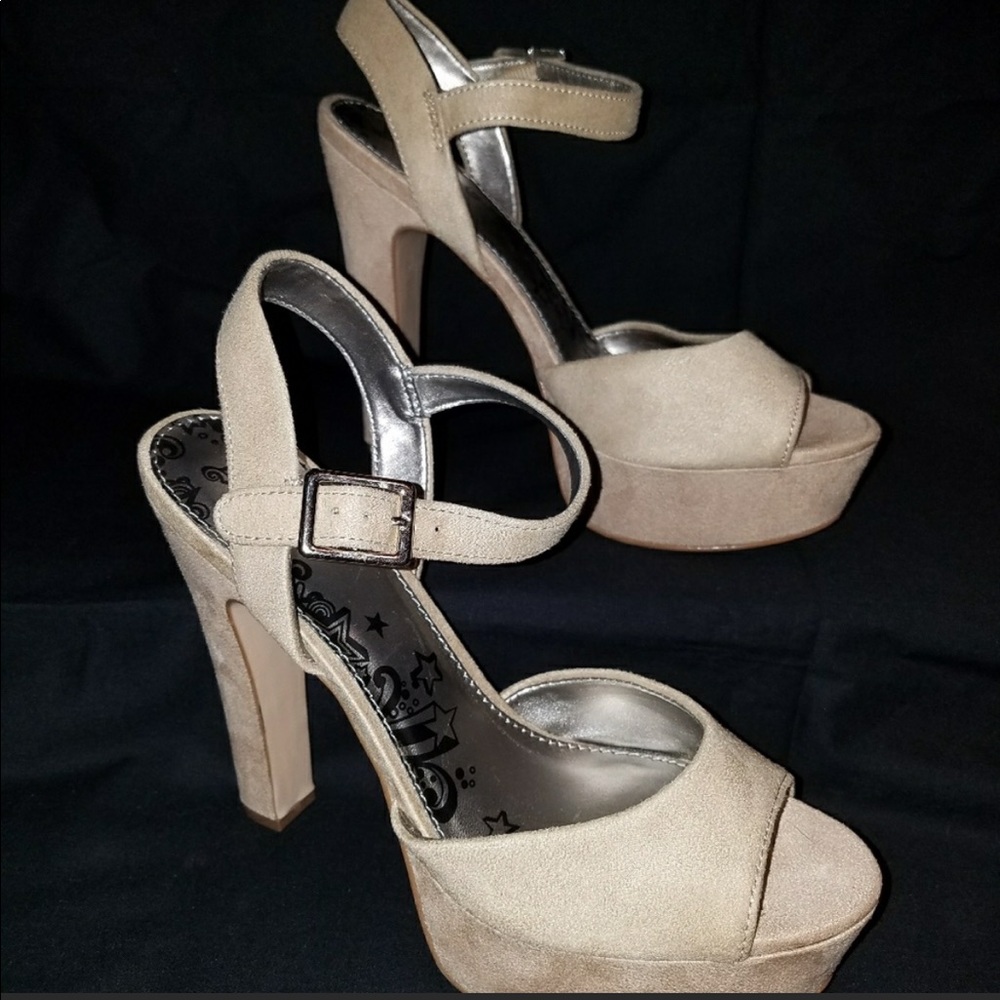 Brash nude heels